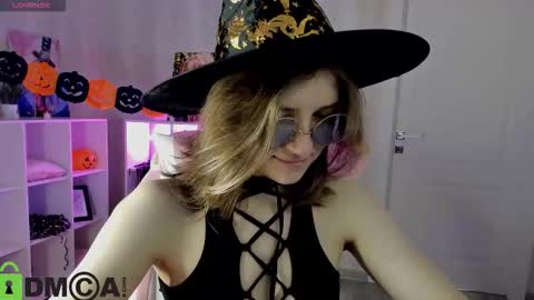 Snapshot of agnes_passero chatting on 28, 10, 2025 Agnes online show from 28, 10, 2025