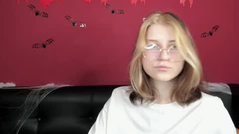 Snapshot of agnes_passero chatting on 1, 11, 2025 Agnes online show from 1, 11, 2025