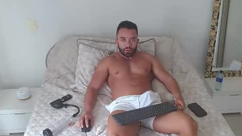 Snapshot of agustinsr chatting on 22, 10, 2025 agustinsr online show from 22, 10, 2025