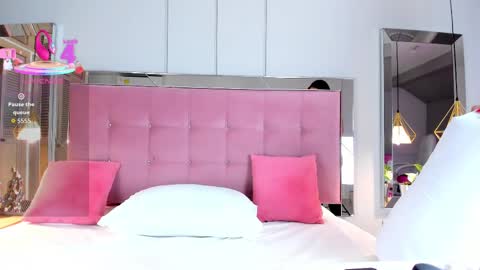 Snapshot of ahincale chatting on 3, 10, 2025 AHINOA online show from 3, 10, 2025