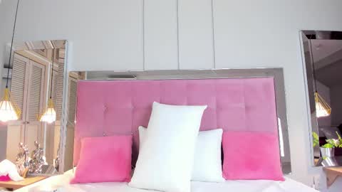 Snapshot of ahincale chatting on 17, 10, 2025 AHINOA online show from 17, 10, 2025