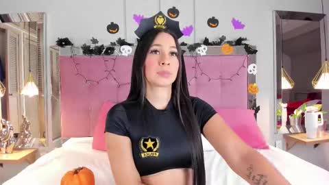 Snapshot of ahincale chatting on 31, 10, 2025 AHINOA online show from 31, 10, 2025