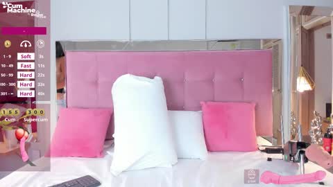 Snapshot of ahincale chatting on 10, 11, 2025 AHINOA online show from 10, 11, 2025