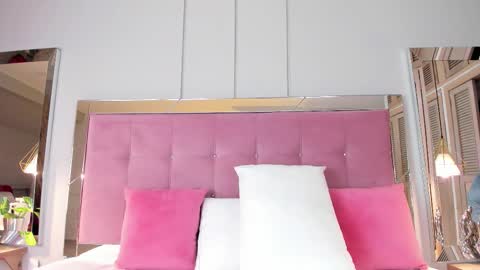 Snapshot of ahincale chatting on 26, 11, 2025 AHINOA online show from 26, 11, 2025