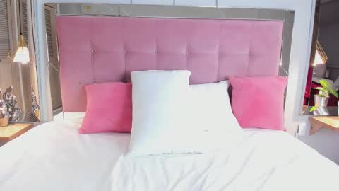 Snapshot of ahincale chatting on 16, 12, 2025 AHINOA online show from 16, 12, 2025