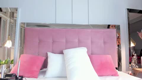 Snapshot of ahincale chatting on 18, 12, 2025 AHINOA online show from 18, 12, 2025