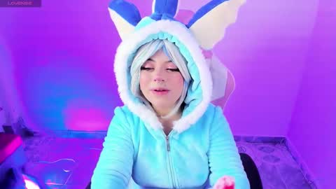 Snapshot of ahri_elderwood chatting on 22, 9, 2025 Ahri help me get to 100  online show from 22, 9, 2025