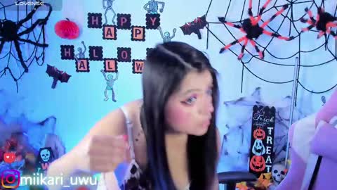 Snapshot of ahri_elderwood chatting on 14, 10, 2025 Ahri help me get to 100  online show from 14, 10, 2025