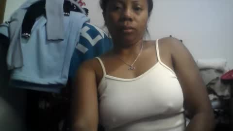 Snapshot of aicha_boobs chatting on 27, 5, 2026 Aicha boobs online show from 27, 5, 2026