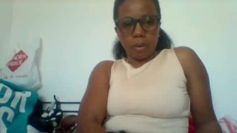 Aicha boobs online show from 16, 6, 2026