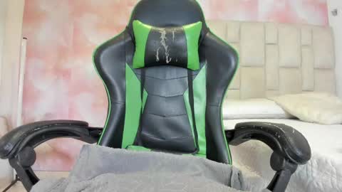 Snapshot of aida_rose chatting on 13, 4, 2026 karoline online show from 13, 4, 2026