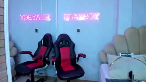 AikoLee online show from 23, 2, 2025