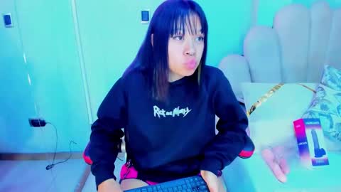 AikoLee online show from 8, 3, 2025