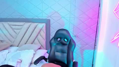 AikoLee online show from 19, 9, 2025