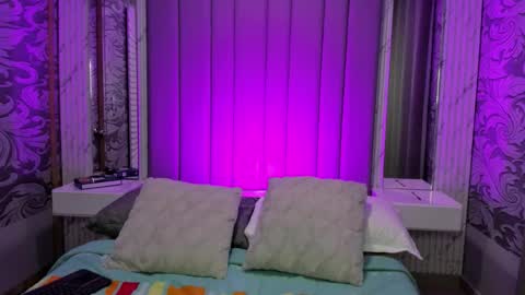   online show from 19, 9, 2025