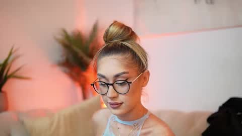  Aileen  online show from 28, 10, 2025