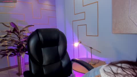  AILEEN VEGA  online show from 21, 1, 2025