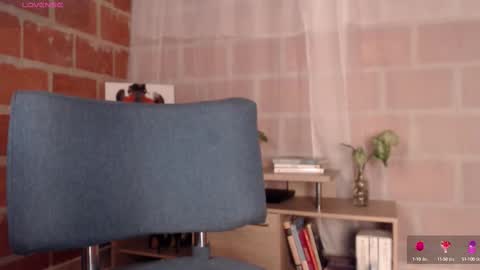 Snapshot of ailyn_ chatting on 16, 9, 2025 ailyn_ online show from 16, 9, 2025