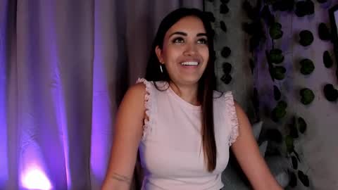 Snapshot of aisha_es chatting on 5, 3, 2025 Aisha online show from 5, 3, 2025