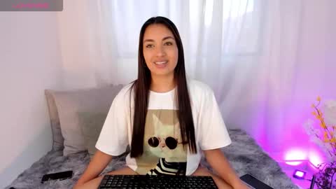 Snapshot of aisha_es chatting on 4, 10, 2025 Aisha online show from 4, 10, 2025