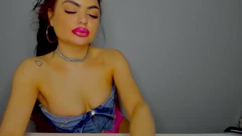 Snapshot of aishahottie chatting on 22, 12, 2024 aishamissx online show from 22, 12, 2024