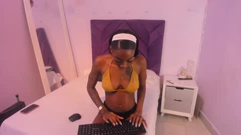 Snapshot of aishalehmann chatting on 7, 10, 2025 aishalehmann online show from 7, 10, 2025