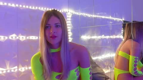 Aisha online show from 15, 10, 2025