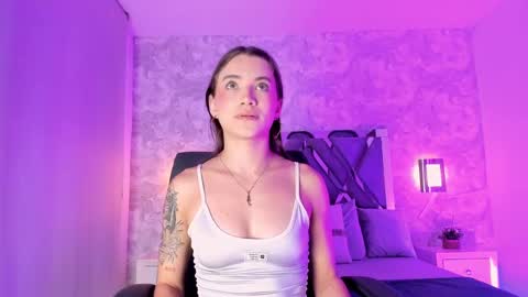 Snapshot of aitana_baker_ chatting on 9, 10, 2025 little aitana online show from 9, 10, 2025