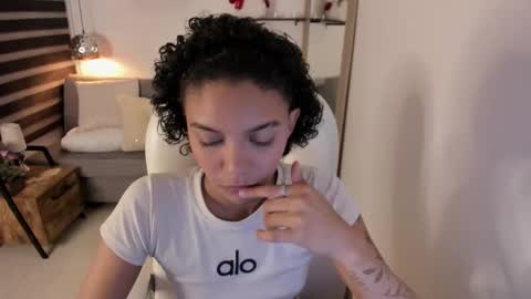 Snapshot of aitana_kahlo chatting on 5, 1, 2026 Aitana online show from 5, 1, 2026