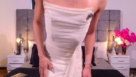 Queen Dumont   online show from 22, 3, 2026