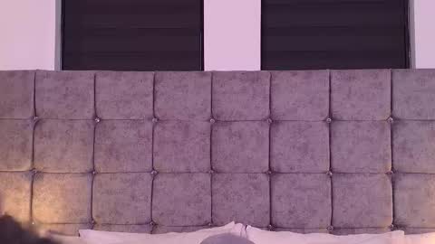 Queen Dumont   online show from 23, 3, 2026