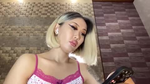 Snapshot of akemi_jp chatting on 8, 10, 2025 Akemi online show from 8, 10, 2025