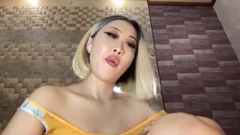 Snapshot of akemi_jp chatting on 13, 10, 2025 Akemi online show from 13, 10, 2025