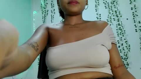 akemy_saunderz online show from 22, 7, 2026