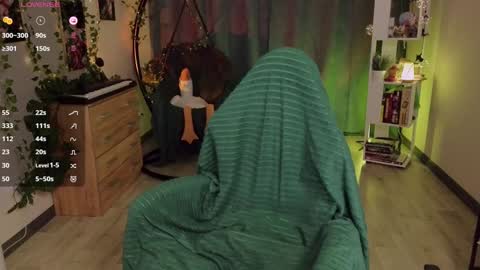 Snapshot of akinohana chatting on 4, 12, 2024 Aki online show from 4, 12, 2024