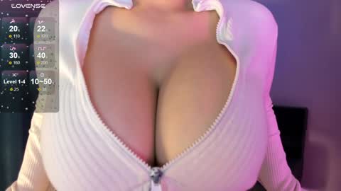 Snapshot of akura_01 chatting on 12, 10, 2025 Akura is here 3 online show from 12, 10, 2025