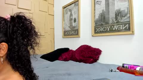 Zoe Hudson online show from 30, 4, 2026