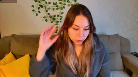 Snapshot of al1ice_moures chatting on 28, 11, 2025 Al1ice online show from 28, 11, 2025