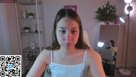 Snapshot of al1ice_moures chatting on 19, 12, 2025 Al1ice online show from 19, 12, 2025