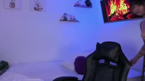   online show from 30, 4, 2026