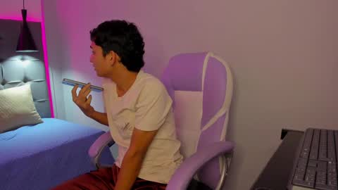 Snapshot of alamgrey_ chatting on 18, 9, 2025 Alam online show from 18, 9, 2025