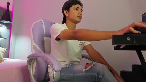 Snapshot of alamgrey_ chatting on 1, 10, 2025 Alam online show from 1, 10, 2025