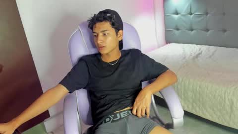 Snapshot of alamgrey_ chatting on 9, 10, 2025 Alam online show from 9, 10, 2025
