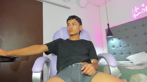 Snapshot of alamgrey_ chatting on 4, 11, 2025 Alam online show from 4, 11, 2025