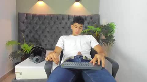 Snapshot of alan_redinger chatting on 15, 9, 2025 Alan online show from 15, 9, 2025