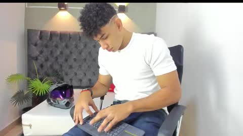 Snapshot of alan_redinger chatting on 25, 9, 2025 Alan online show from 25, 9, 2025