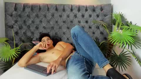 Snapshot of alan_redinger chatting on 24, 10, 2025 Alan online show from 24, 10, 2025