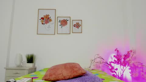 Snapshot of alana_111 chatting on 7, 10, 2025 alana online show from 7, 10, 2025