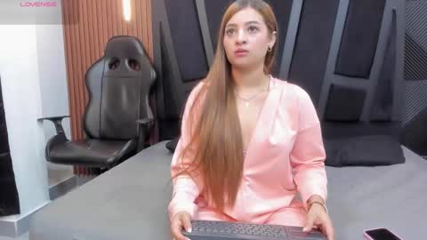 Snapshot of alana_cox_ chatting on 5, 10, 2025 ALANA COX online show from 5, 10, 2025