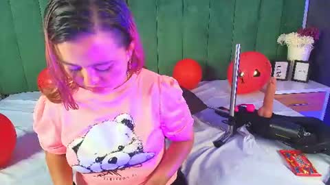 Snapshot of alana_petite chatting on 20, 7, 2026 ALANA PETITE online show from 20, 7, 2026